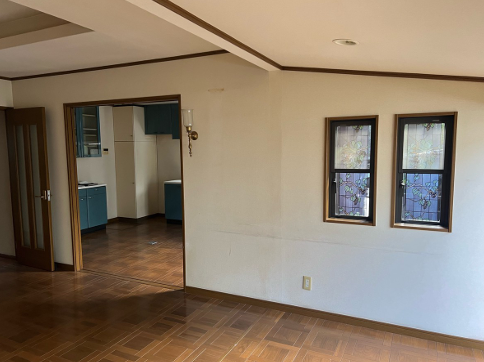 施工前の古いクロス