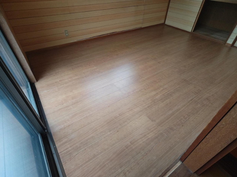 木のフロア施工後