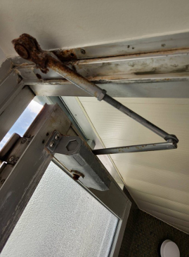 伊豆市 浴室ドアクローザー交換工事 施工前