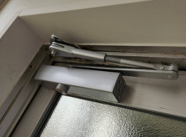 ドアクローザー交換後