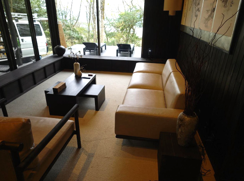 【箱根町仙石原】貸別荘の床修繕工事を行いました（床下補強・床張替）